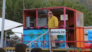 Borcuna karşılık aldığı lunaparkı panayır panayır gezerek işletiyor