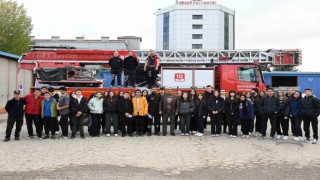 Bozüyük Belediyesi İtfaiyesinden Afetlere Hazırlık Kulübü öğrencilerine yangın eğitimi