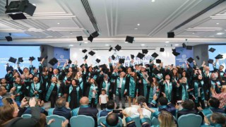 BTÜ lisansüstünde mezuniyet heyecanı