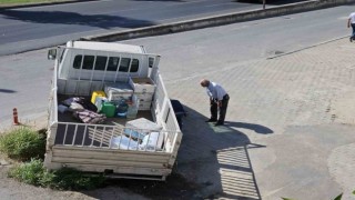 Bu menfeze her hafta bir araç düşüyor