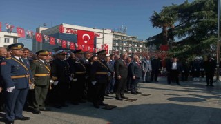 Bursada cumhuriyetin 101. yılı çelenk töreniyle kutlandı