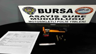 Bursada şüpheli araçtan tabanca ve uyuşturucu çıktı