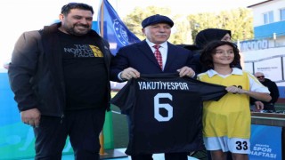 Büyükşehirden amatör futbol kulüplerine malzeme yardımı