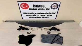 Çalıntı motosikletle silahlı saldırıya hazırlanan 2 şahıs yakalandı