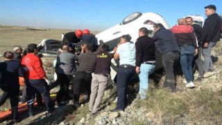 Can pazarının yaşandığı ölümlü kazada aracı devrilmesin diye vatandaşlar tuttu