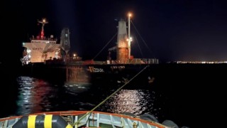 Çanakkale Boğazından geçen kuru yük gemisi makine arızası yaptı