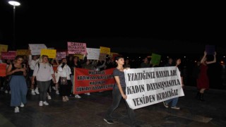Çanakkalede kadın cinayetleri protesto edildi