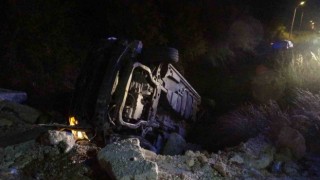 Çarpışan otomobiller kanala uçtu, 6 kişi hafif yaralandı