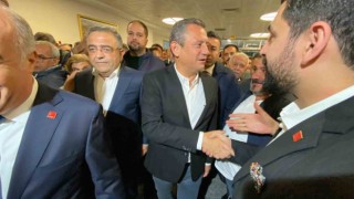 CHP Genel Başkanı Özel, Diyarbakırda Kürtçe şarkılar eşliğinde karşılandı