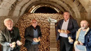 CHP Niğde Milletvekili Ömer Fethi Gürer, Patates Üreticilerini Ziyaret Etti