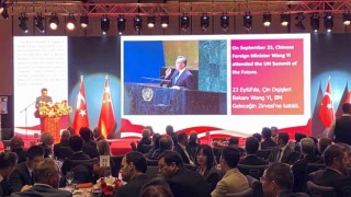 Çinin 75. kuruluş yıl dönümü İstanbulda ‘Gül Döktüm Yollarına şarkısıyla kutlandı