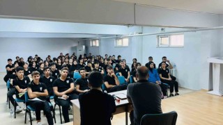Cizrede öğrencilere motivasyon semineri verildi