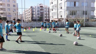 Çocuklar Haliliye Belediyesi ile futbola ilgi gösteriyor