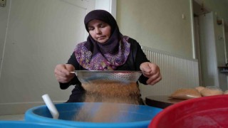 Coğrafi işaretli tarhunu besin değeri yüksek tarhanayla birleştiren ev hanımı siparişlere yetişemiyor