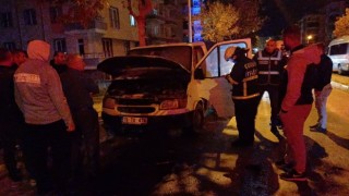 Çorumda park halindeki kamyonet alev aldı