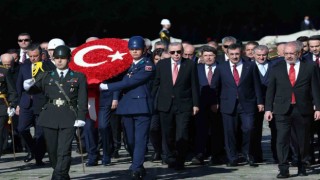 Cumhurbaşkanı Erdoğan başkanlığındaki devlet erkanı Anıtkabiri ziyaret etti