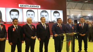 Cumhurbaşkanı Yardımcısı Cevdet Yılmaz TUSAŞ standını ziyaret etti