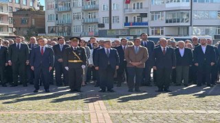 Cumhuriyet Bayramı çelenk sunma töreni