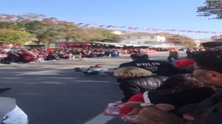 Cumhuriyet kutlamalarında kaza: Gösteri yapan motosikletli polis, 2 polise çarptı
