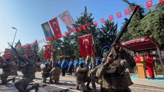 Cumhuriyetin 101. yıl dönümünde jandarmadan göğüs kabartan gösteri