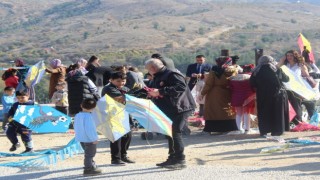 Cumhuriyetin 101nci yılına özel çocuklara 101 adet uçurtma dağıtıldı