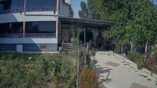 Deprem Elazığda güvenlik kameralarına yansıdı