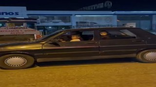Direksiyondaki çocuğu görenler hemen telefona sarıldı