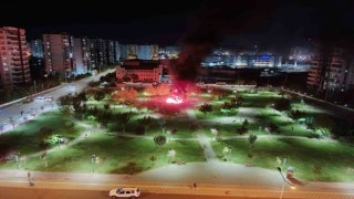 Diyarbakırda çocuk oyun parkı alevlere teslim oldu
