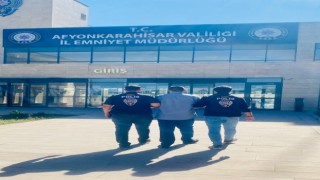 Dolandırıcılık suçundan aranan şahsı polis yakaladı
