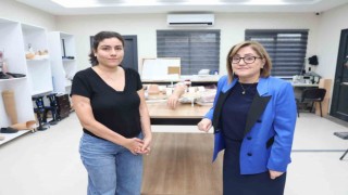 Dolandırılan depremzede Senem için Gaziantepte yeni protez çalışmaları başladı