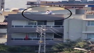 Düğünde korkutan görüntü, pompalı tüfekle defalarca havaya ateş etti