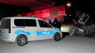 Edirnede yolcu treni beton pompasına çarptı