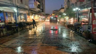 Efeler Belediyesinden Sevgi Yolunda temizlik çalışması