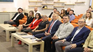 Egeli iş insanlarına Hong Kong ticaret olanakları anlatıldı