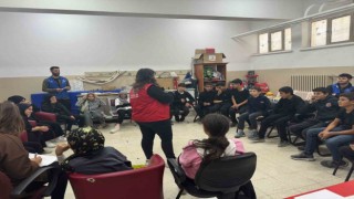 Elazığda arkadaşımdan öğreniyorum ilk yardım eğitimi