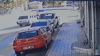 Elazığda iki otomobilin çarpışma anı kameraya yansıdı