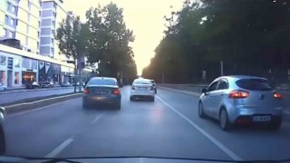 Elazığda makas atarak ilerleyen sürücü trafiği tehlikeye soktu