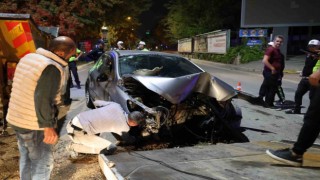 Elazığda otomobil sinyalizasyon direğine çarptı: 3 yaralı