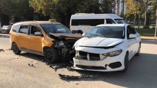 Elazığda trafik kazası: 2 yaralı