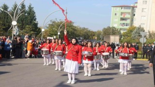 Ellerinde bayraklarla Cumhuriyet için yürüdüler
