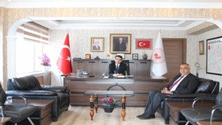 Emekliye ayrılan müdürden veda