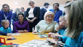 Emine Erdoğan, Belgraddaki Türkiye Maarif Vakfı anaokulu öğrencileriyle bir araya geldi