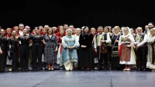 Emine Erdoğan, Tiranda Ulusal Opera ve Bale Tiyatrosu ile Tugaylar Sarayını ziyaret etti