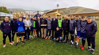 Emniyet Müdürü Erkoldan Bayburtsporlu oyuncalara tatlı ikramı