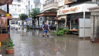 Erdekte 10 dakikalık yağış sonrası altyapı sorunu yine gündemde