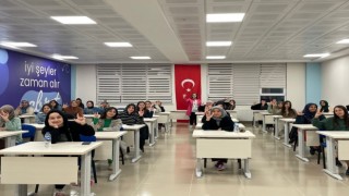 Erzincan Kız Öğrenci Yurdunda işaret dili kursu başladı