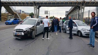 Esenyurt E-5 karayolunda 4 araç zincirleme kazaya karıştı: 1 yaralı