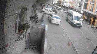 Esenyurtta minibüs sürücüsü küçük çocuğu ezdi