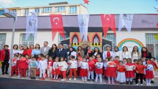 Esenyurtta minik eller Cumhuriyeti çizdi