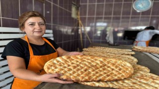 Eşinden kalan ekmek fırınının başına geçti, azmi ile örnek oluyor